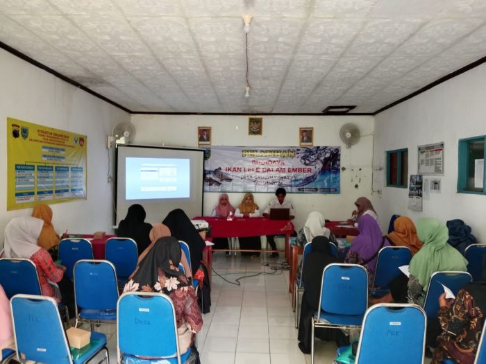 PEMERINTAH DESA GROGOLPENATUS MELAKUKAN PELATIHAN BUDIDAYA IKAN LELE DALAM EMBER BAGI KELOMPOK WANITA TANI “SRIKANDI MAKMUR” 01