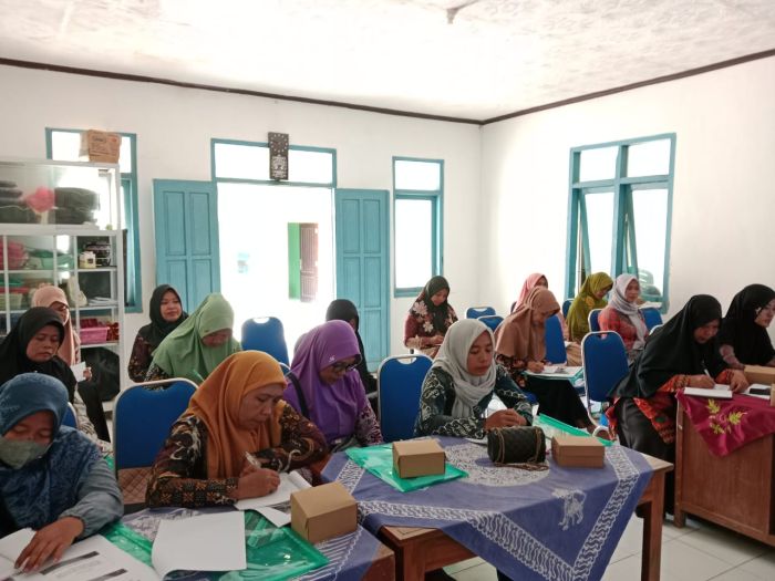 PEMERINTAH DESA GROGOLPENATUS MELAKUKAN PELATIHAN BUDIDAYA IKAN LELE DALAM EMBER BAGI KELOMPOK WANITA TANI “SRIKANDI MAKMUR” 02