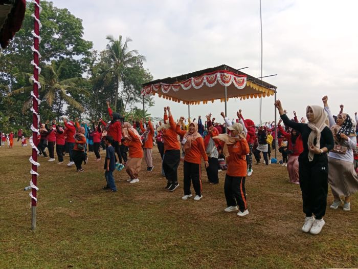 JALAN SEHAT MENJADI PENUTUP RANGKAIN KEGIATAN PERAYAAN HUT RI KE 79 DESA GROGOLPENATUS 01