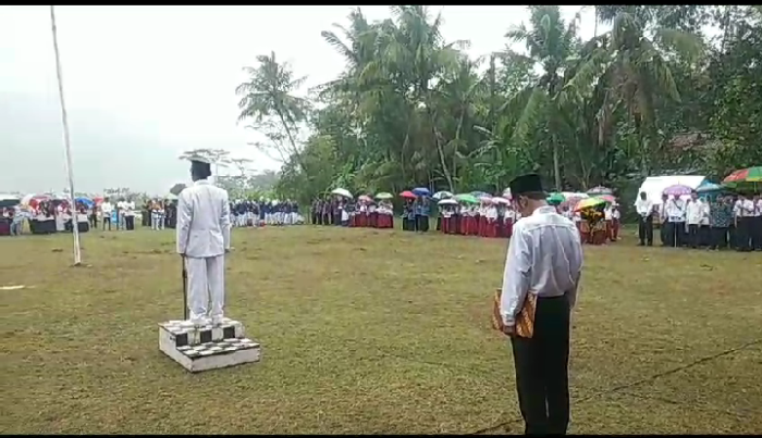 UPACARA BENDERA MEMPERINGATI HARI ULANG TAHUN KEMERDEKAAN REPUBLIK INDONESIA KE 78 TAHUN DESA GROGOLPENATUS