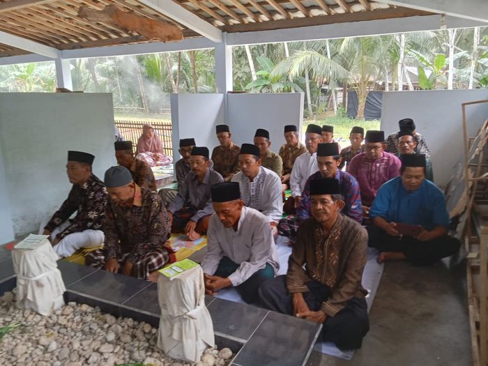 KEGIATAN ZIARAH KUBUR PEMERINTAH DESA GROGOLPENATUS  01